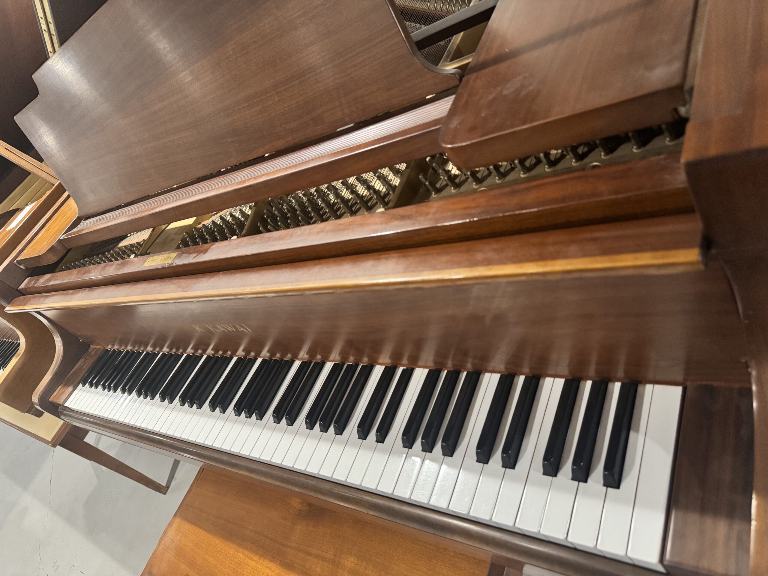 Keyboard and interior view of Kawai KG-1 baby grand piano